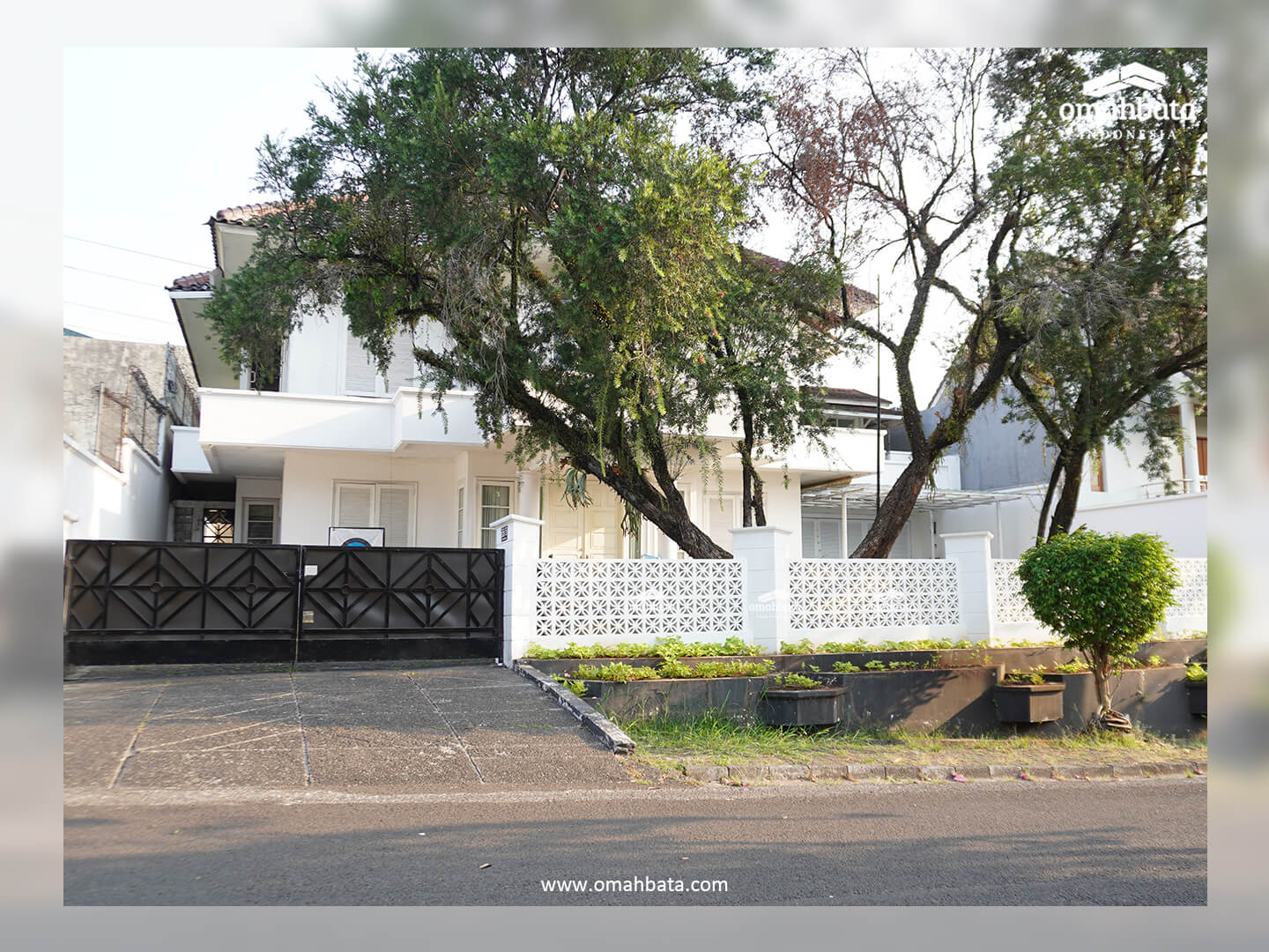 Pagar rumah roster putih Kawung